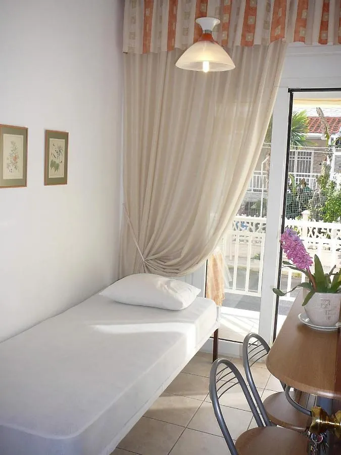 Apartments Juli Nea Poteidaia